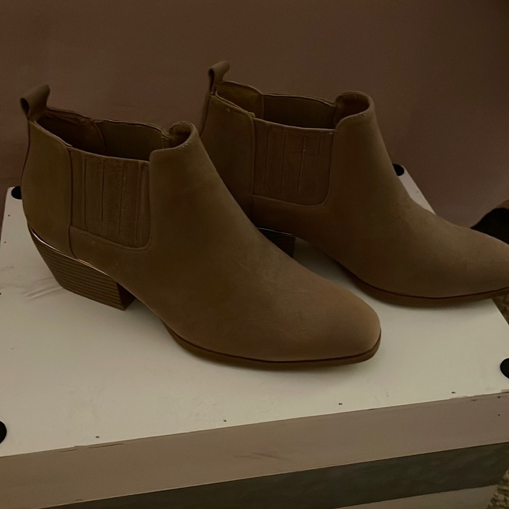 Size 8.5 tan booties. New
